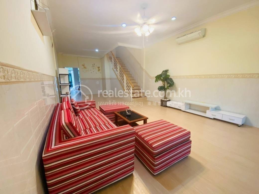 266.75 sqm Living Size Flat House Na prodej in Meanchey