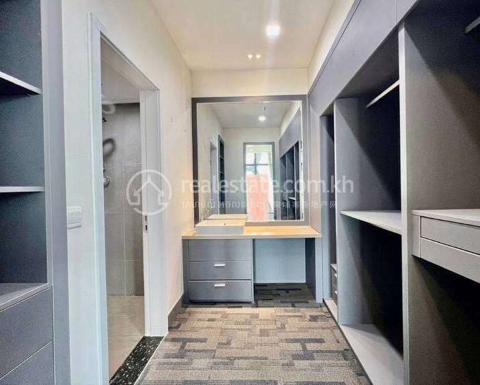The Bridge | Condo Na prodej in Chamkarmon $239,000