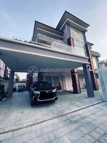 Villa For Sale with 3 Parking Space