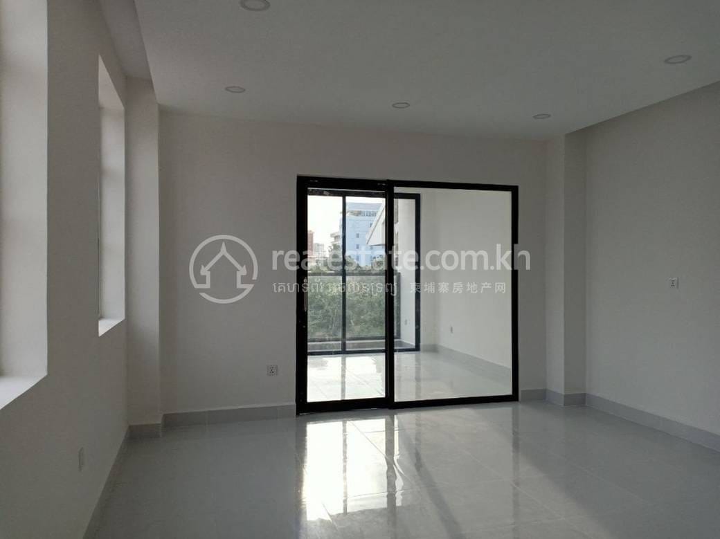 Building For Rent in Chamkarmon $4,500