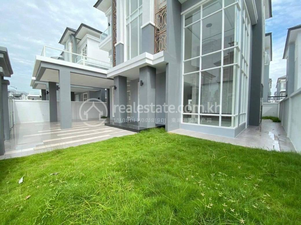 445.5 sqm Living Size Villa For Sale in Sen Sok