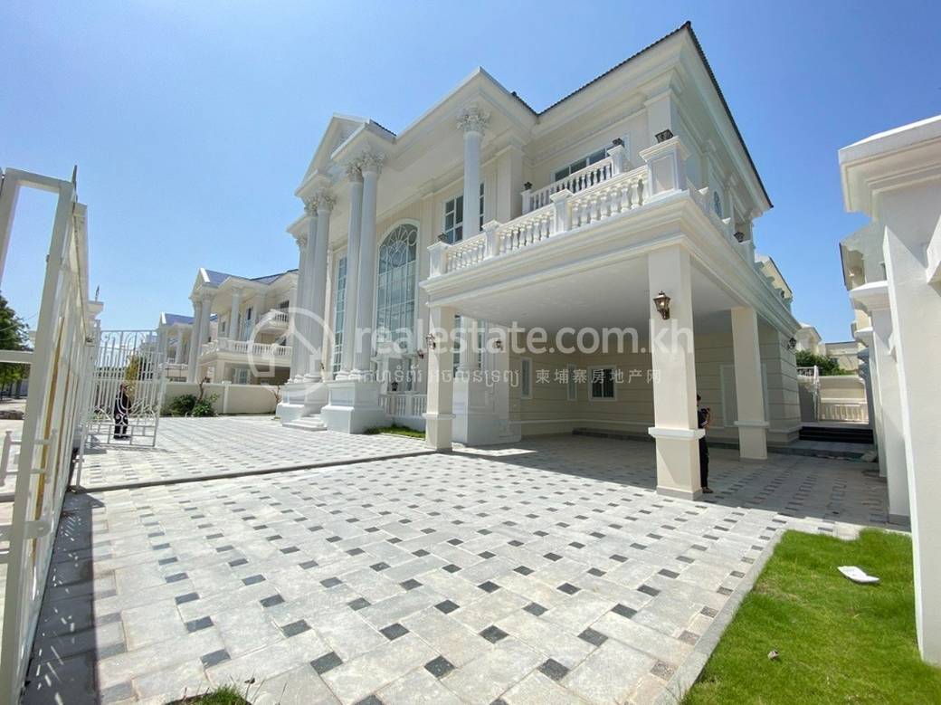$2,800,000 Vila