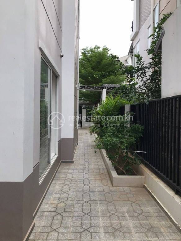 Chbar Ampov别墅出租，位于NirouthChbar Ampov，价格$1,400