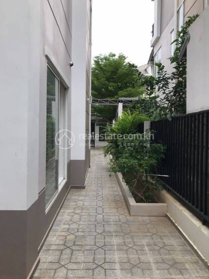 Chbar Ampov别墅出租，位于NirouthChbar Ampov，价格$1,400