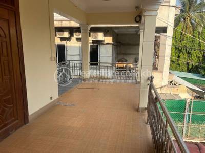 $5,000 Vila