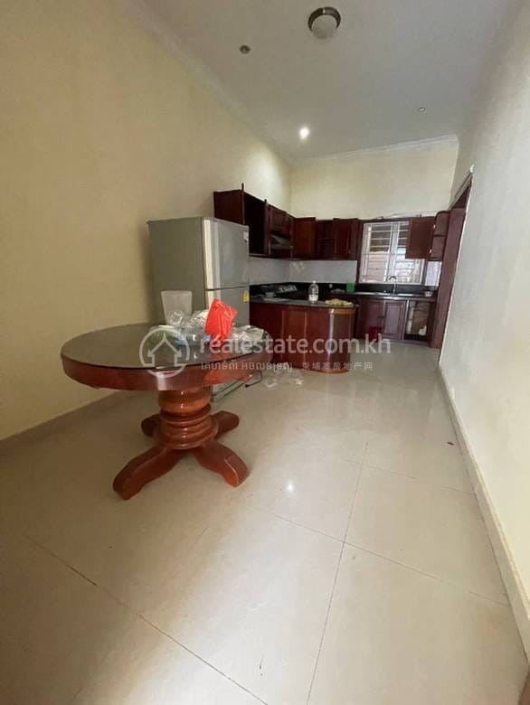 $1,500 Vila