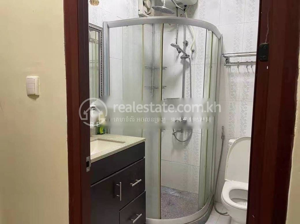 $1,100 Vila