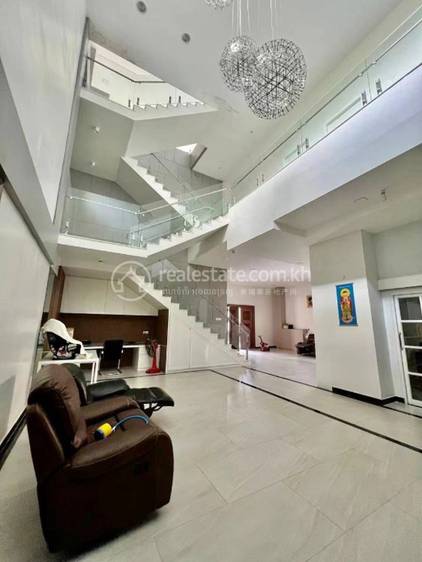 Toul Kork วิลล่า สำหรับเช่า ใน Phsar Daeum Kor Toul Kork $6,000