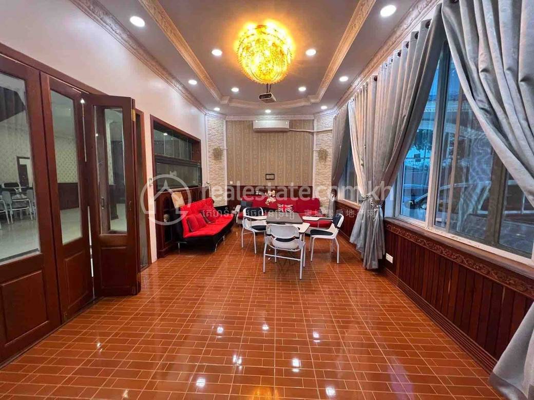 $4,500 Vila