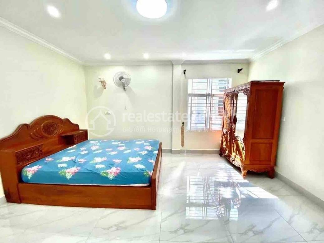 Вилла Для Аренды in Chamkarmon $2,500