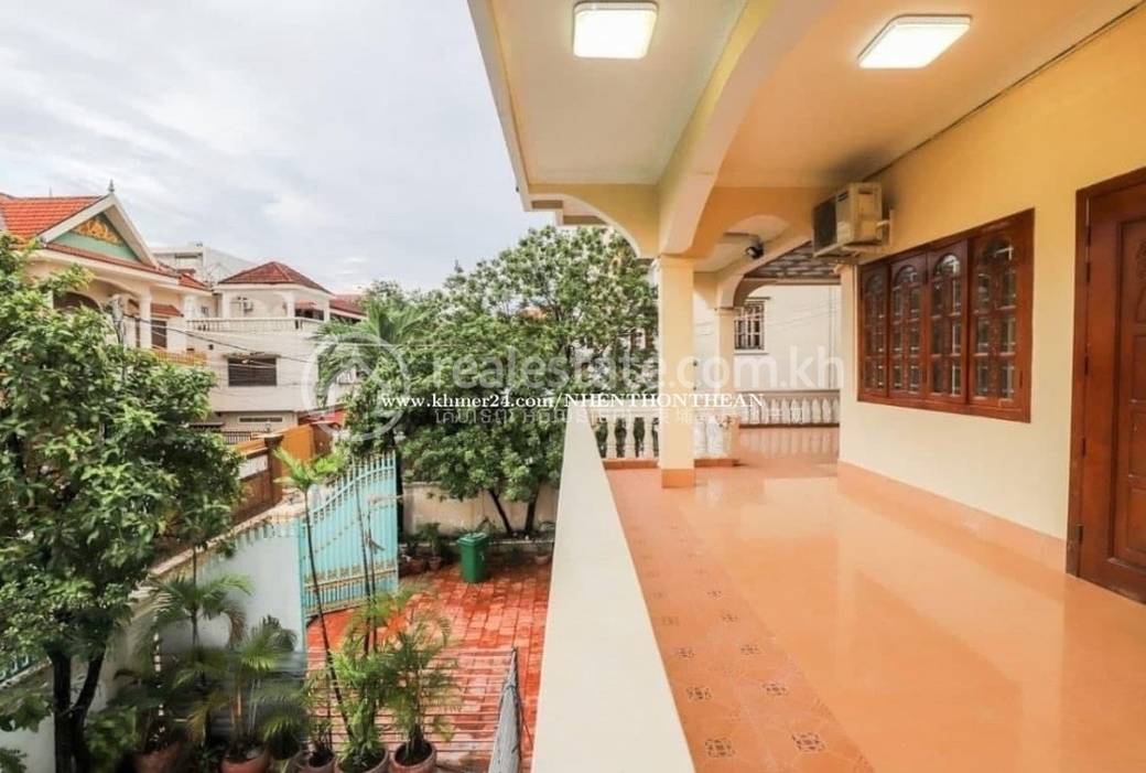 200 sqm Living Size Вилла Для Аренды in Chamkarmon