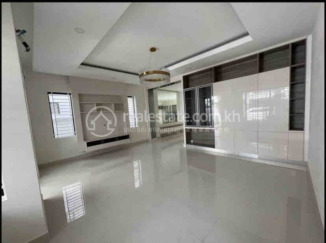 วิลล่าแฝด สำหรับเช่า ใน Chbar Ampov $850