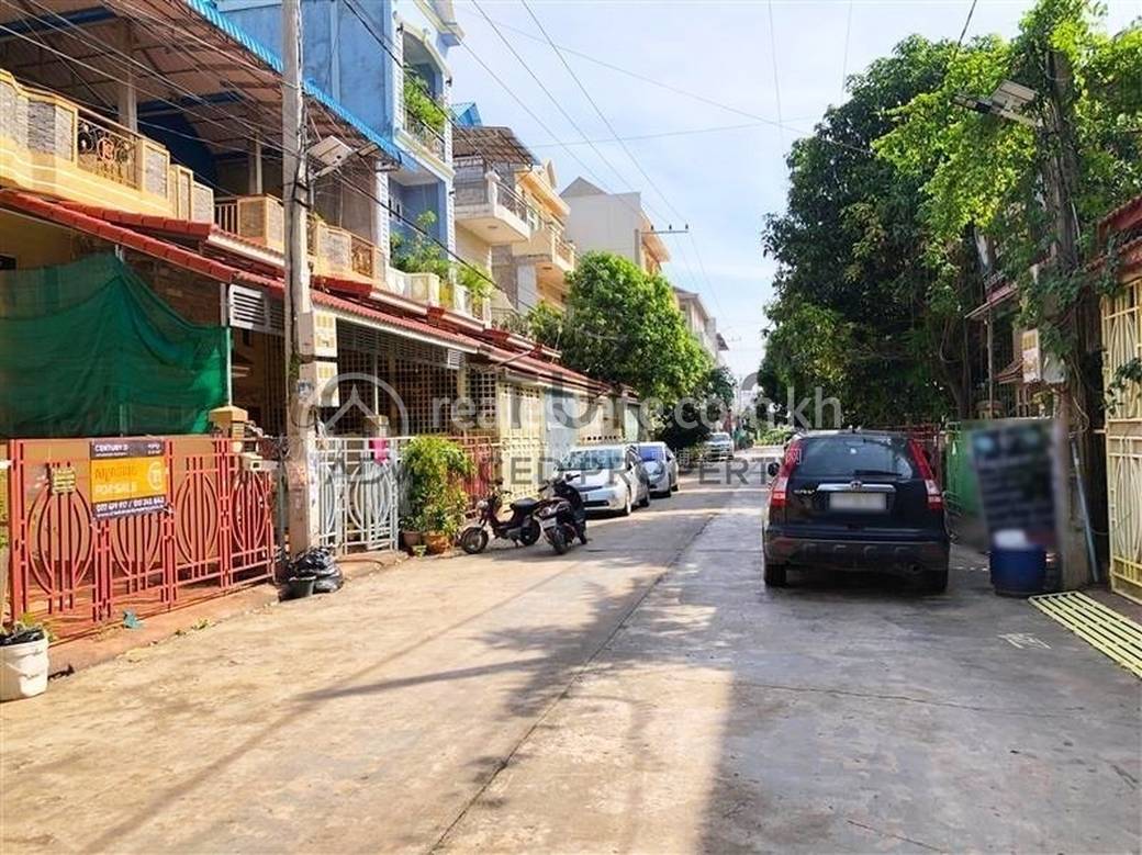 ផ្ទះល្វែង 2 បន្ទប់គេង សំរាប់លក់ ក្នុងតម្លៃ $95,000