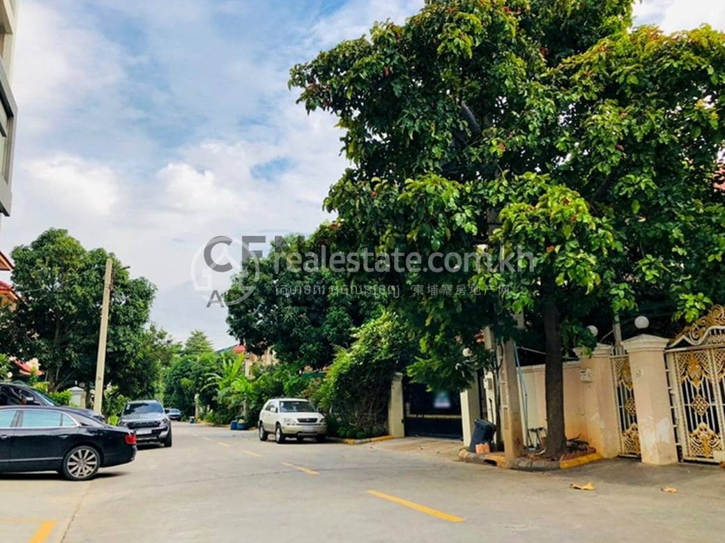 Tuol Sangke Villa For Sale in Tuol Sangke