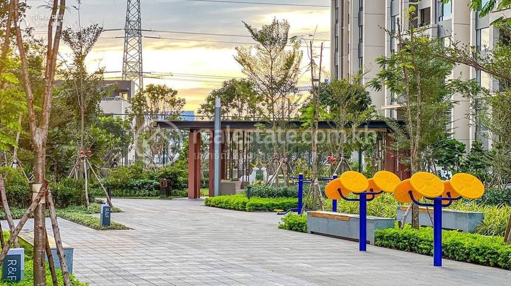 R&F CITY | Zařízeno Condo K pronájmu