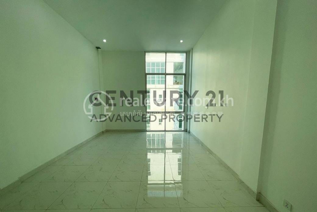 Daun Penh Shophouse Na prodej in Daun Penh