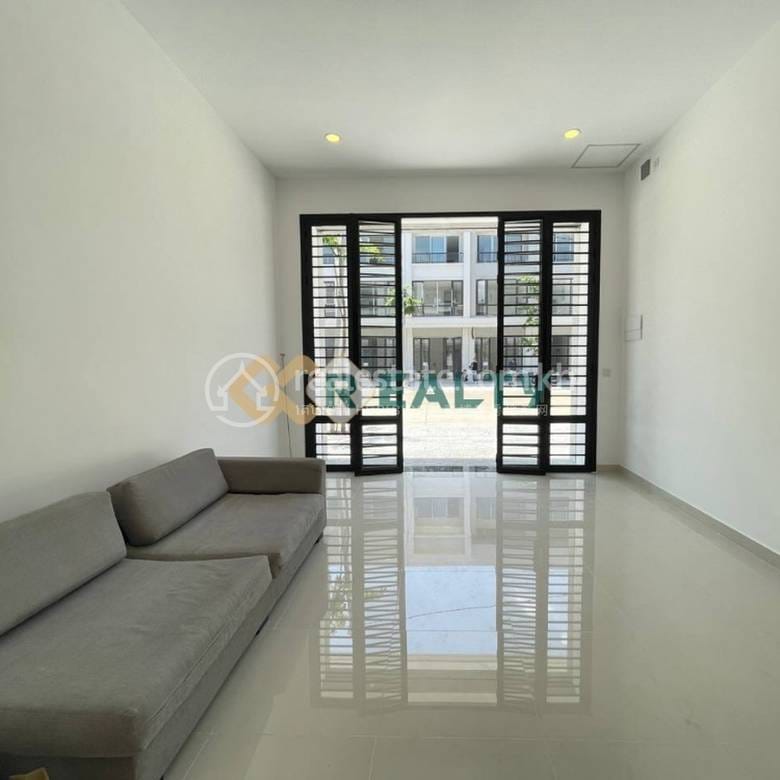 176 sqm Living Size Shophouse Na prodej in Dangkao