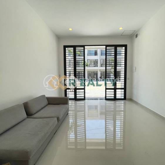 176 sqm Living Size Shophouse Na prodej in Dangkao
