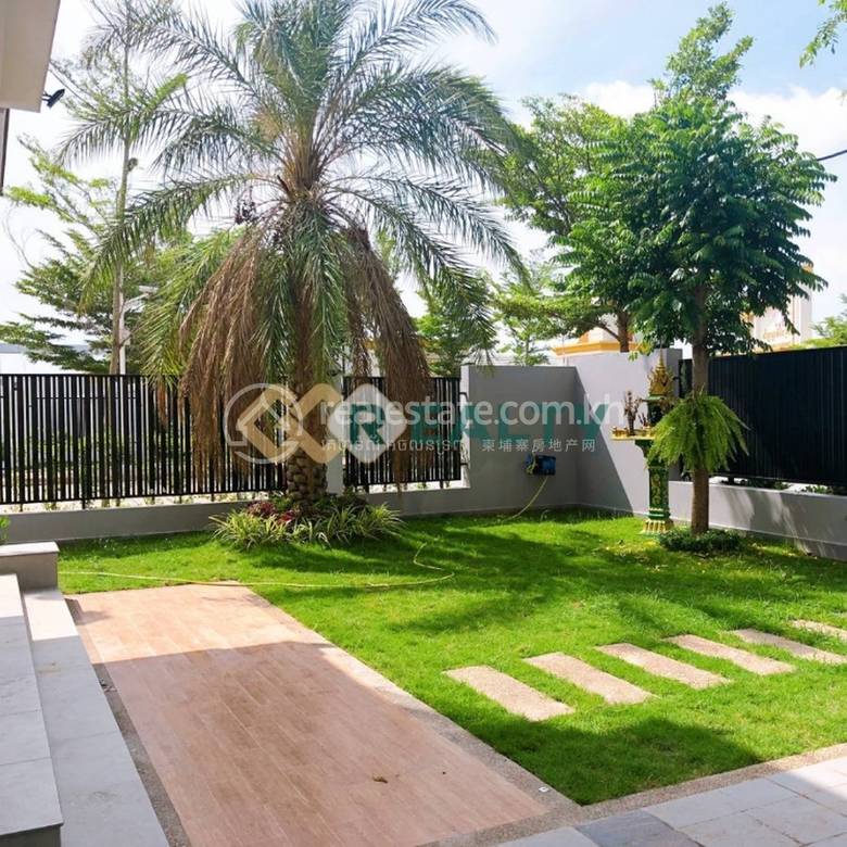 337 sqm Living Size Villa For Rent in Chbar Ampov