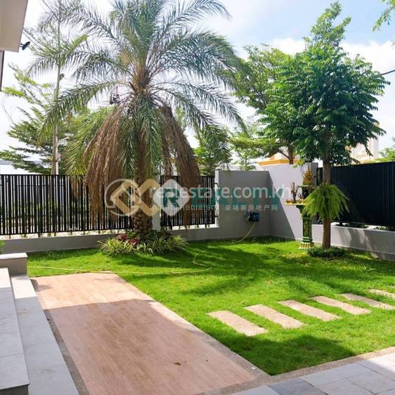 337 sqm Living Size Villa For Rent in Chbar Ampov