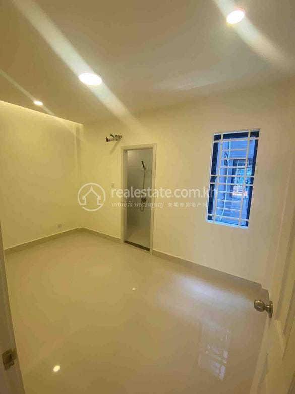 Maison-boutique For Sale & Rent à Chbar Ampov $165,000