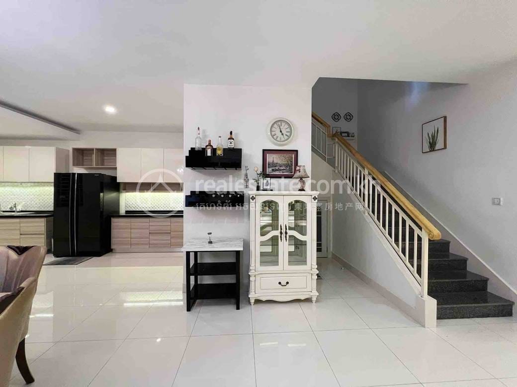 Chbar Ampov에 있는 쌍둥이 별장 For Sale & Rent $370,000