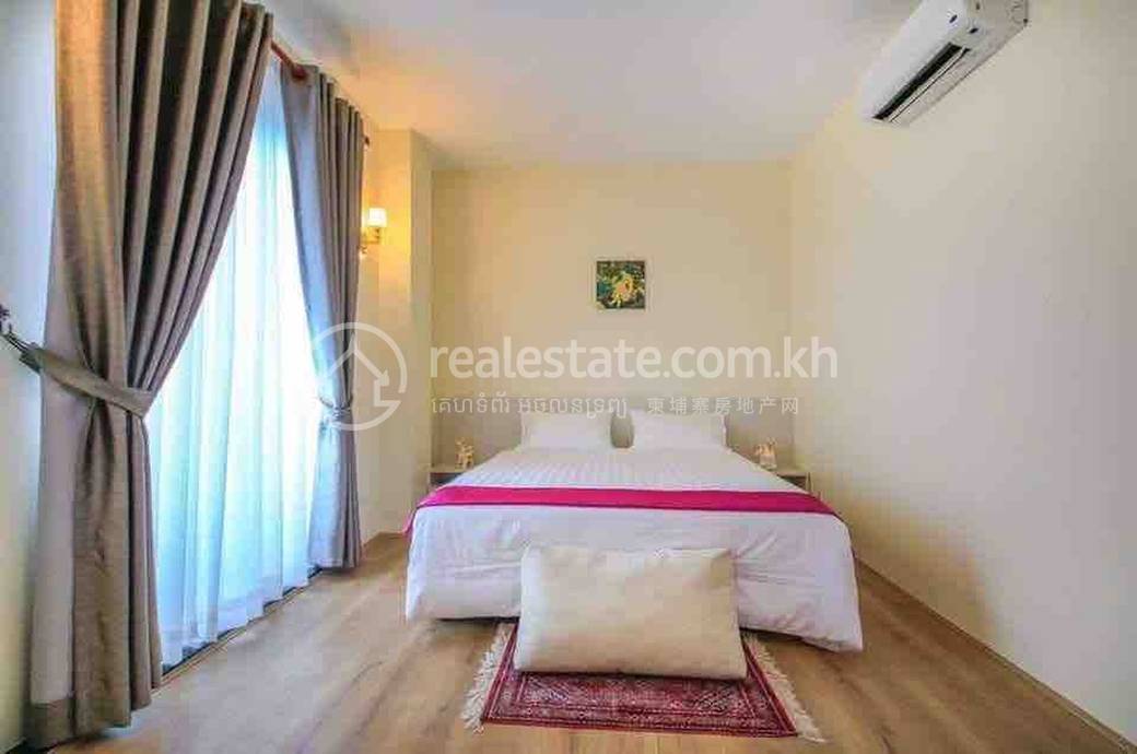 $1,300 Condo