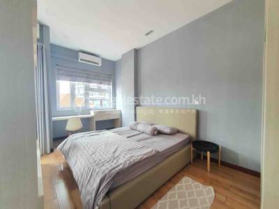 $900 Condo
