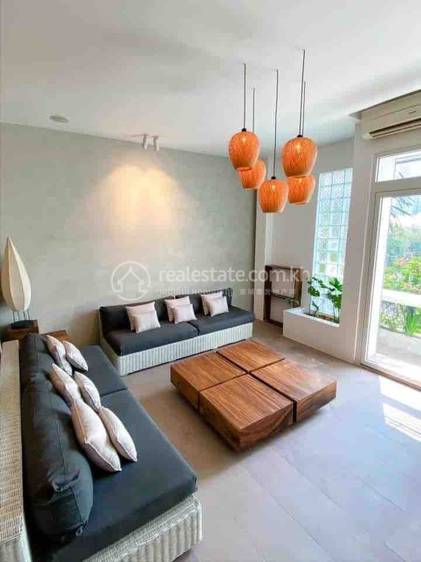 ផ្ទះល្វែង តម្លៃ $1,400