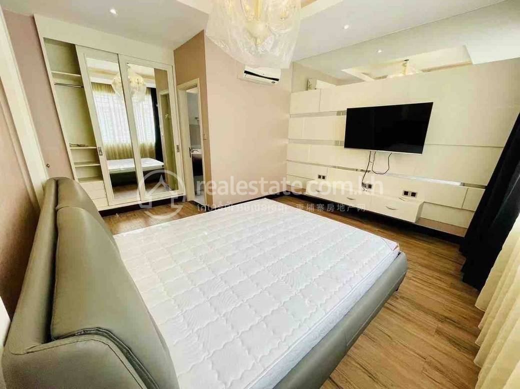 7 Bedrooms Villa For Rent for $7,000