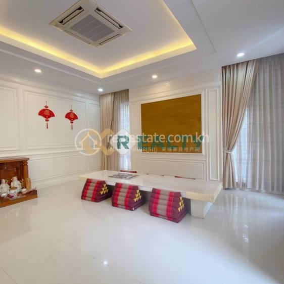 Villa For Rent with 2 Parking Space