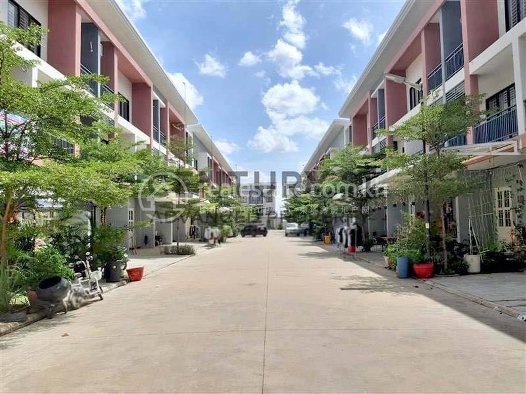 Khmuonh Villa For Sale in Khmuonh