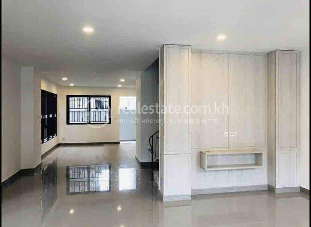 双子别墅For Sale & Rent，位于长夏上社分区, 棉芷区, 金边