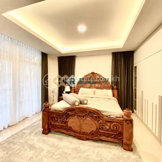วิลล่าแฝด สำหรับเช่า ใน Sen Sok $2,000