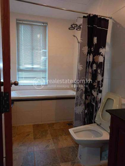 40 sqm Living Size Студия Для Аренды in Boeng Keng Kang