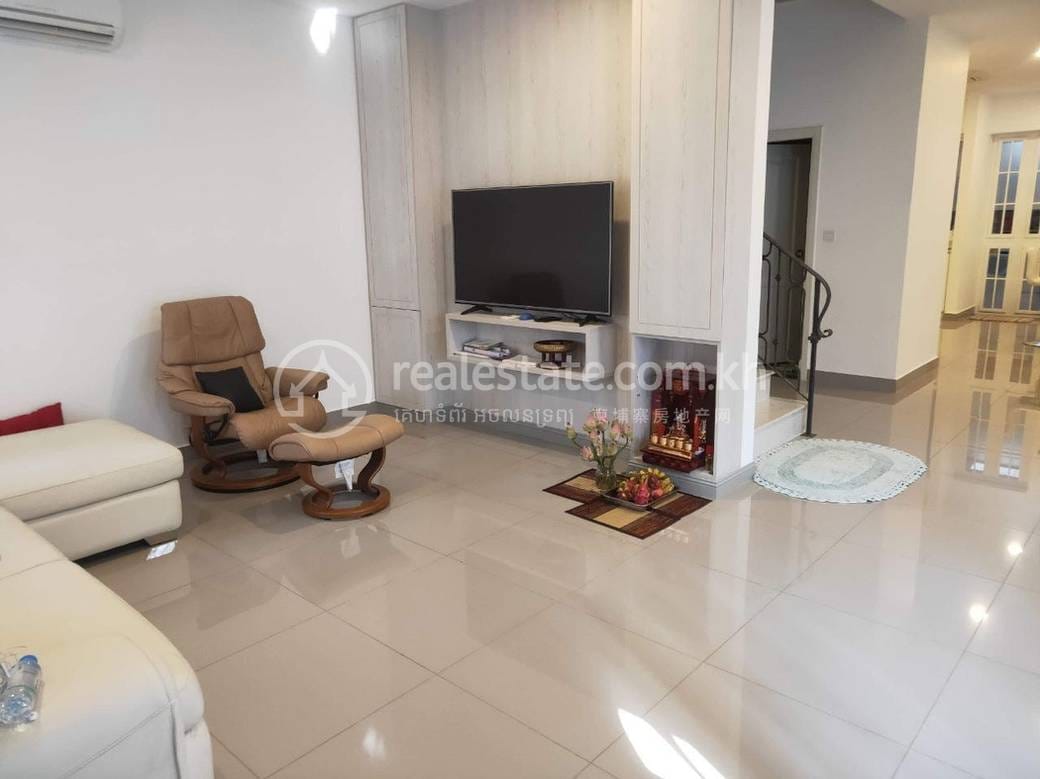 Twin Villa For Rent with 1 Parking Space