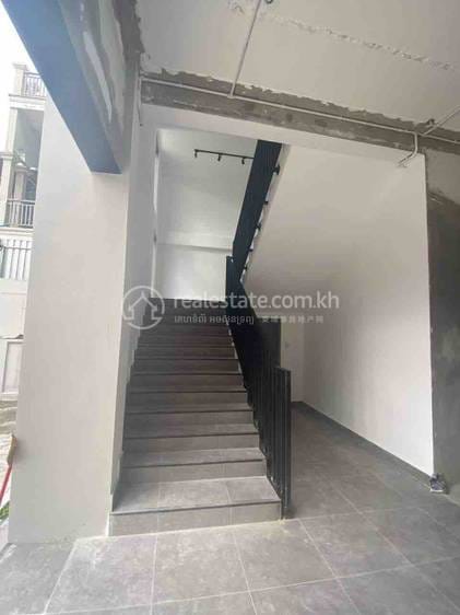 7 Bedrooms Building For Rent for $6,500