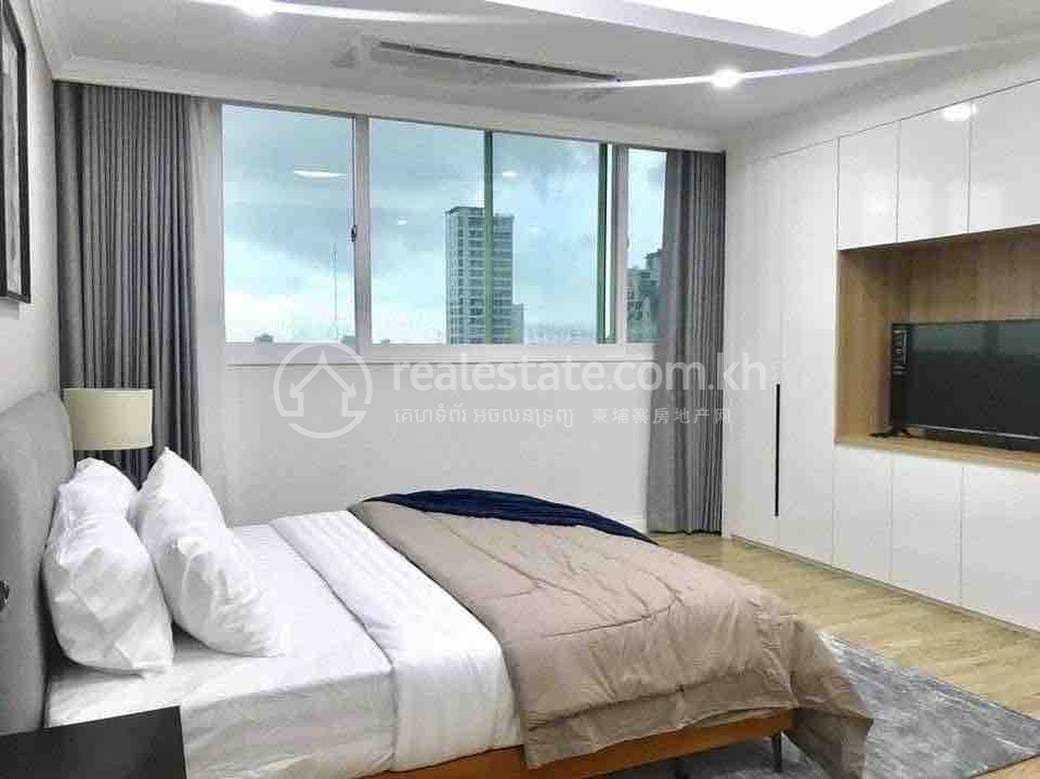 150 sqm Living Size Apartment For Rent in Boeng Keng Kang