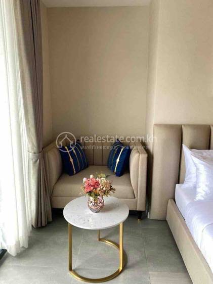 Studio Type តម្លៃ $750