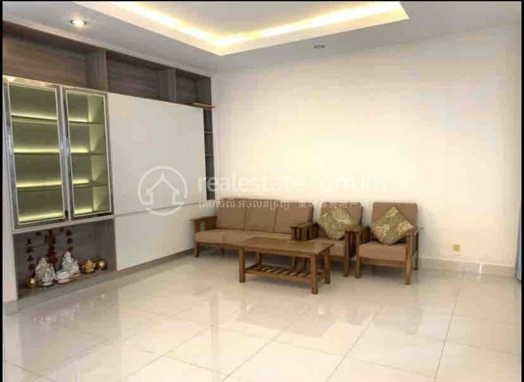 Chbar Ampov双子别墅出租，价格$1,400