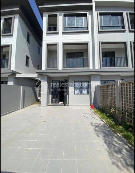 Villa À louer à Chak Angrae Leu, Meanchey, Phnom Penh