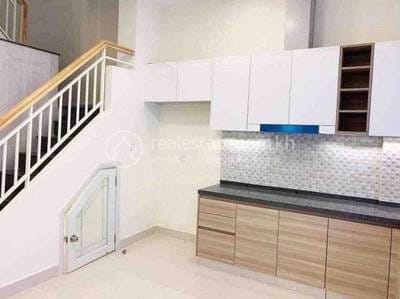 Шопхаус Для Продажи in Chbar Ampov $170,000