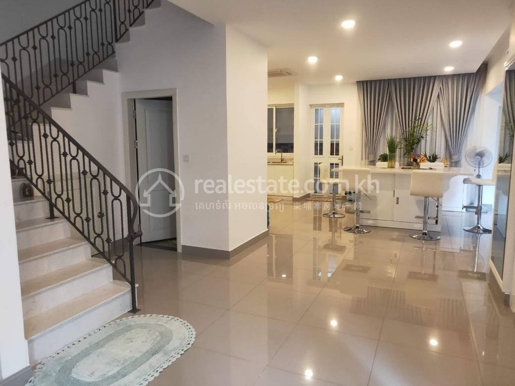 $2,000 Twin Villa