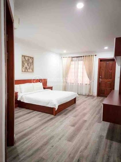 120 sqm Living Size Apartment For Rent in Boeng Keng Kang