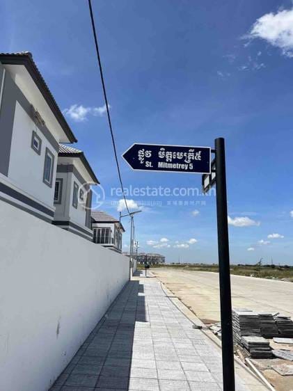 144 sqm Living Size Vila K pronájmu in Ponhea Lueu