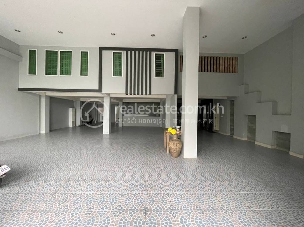 200 sqm Living Size Apartmán K pronájmu in Toul Kork