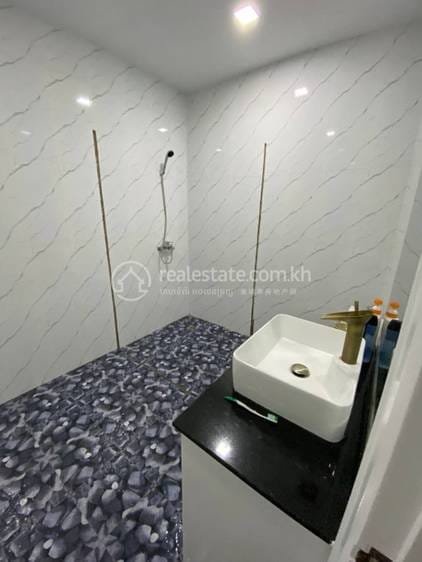 150 sqm Living Size Вилла Для Аренды in Chamkarmon