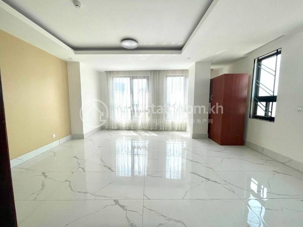 Chamkarmon Building For Rent in Chamkarmon