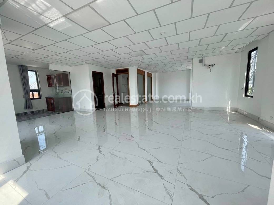 Building For Rent in Chamkarmon $12,500