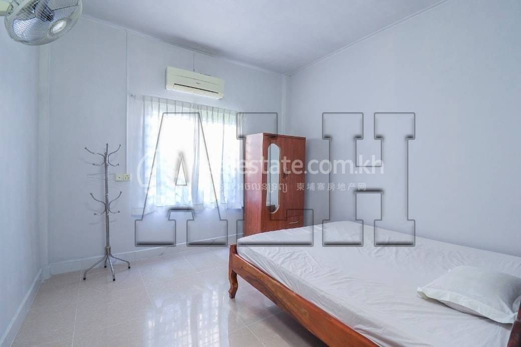 带1个停车位的House and lot出租